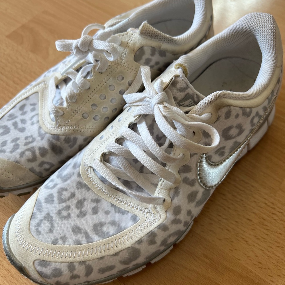 Nike Leopard Print Athletic Sneakers in White & Light Gray - Picture 2 of 8